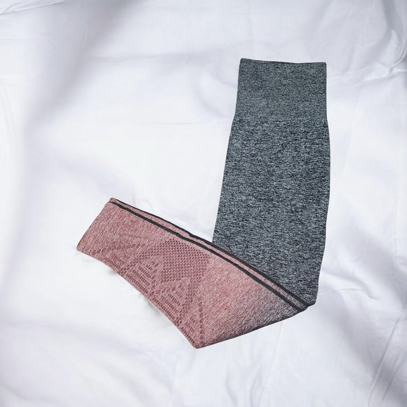 PINK Victoria's Secret Cool And Comfy Ombre Cropped Leggings-Size Small - Picture 3 of 4